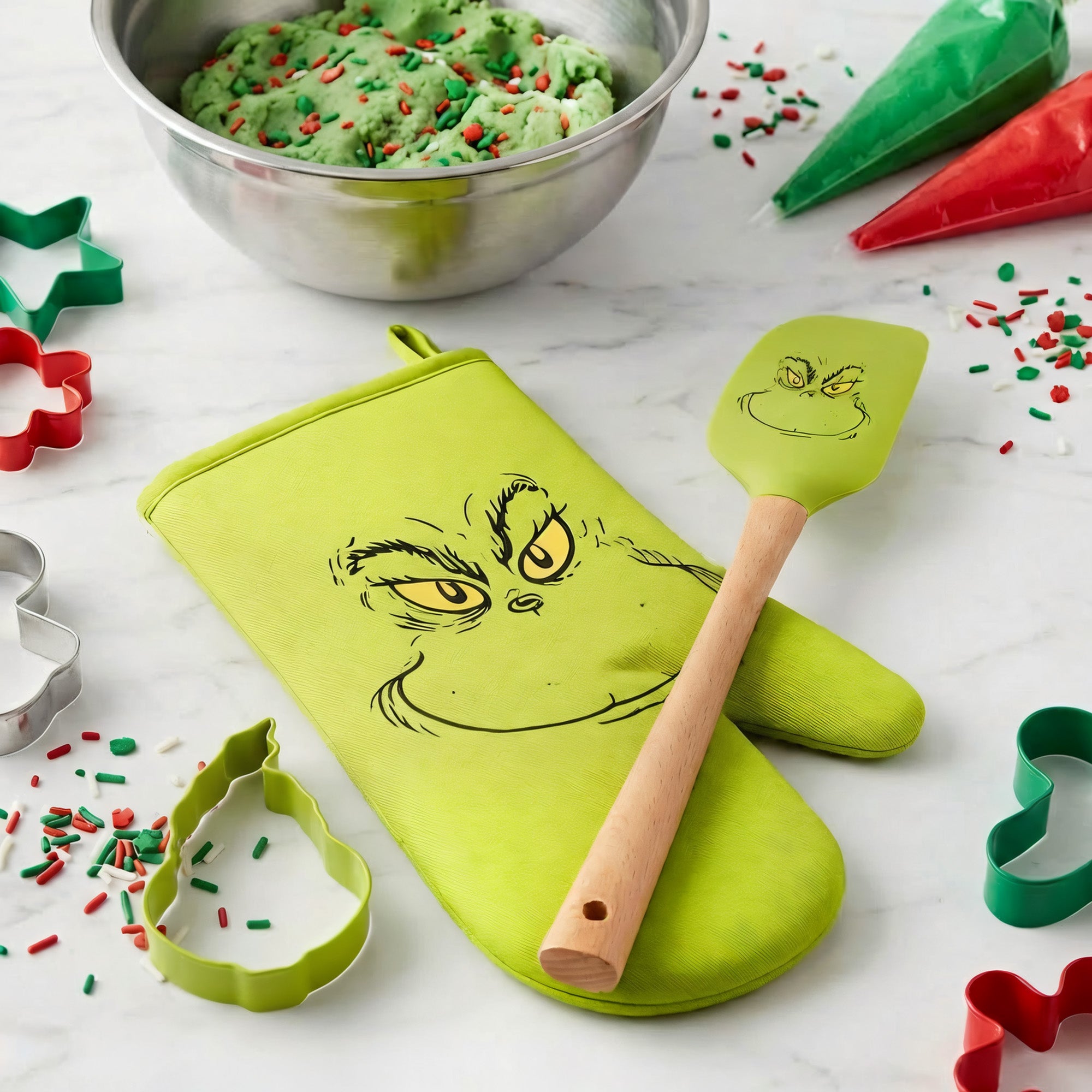 Dr. Seuss The Grinch Cookie Cutter Spatula and Oven Mitt Baking Set
