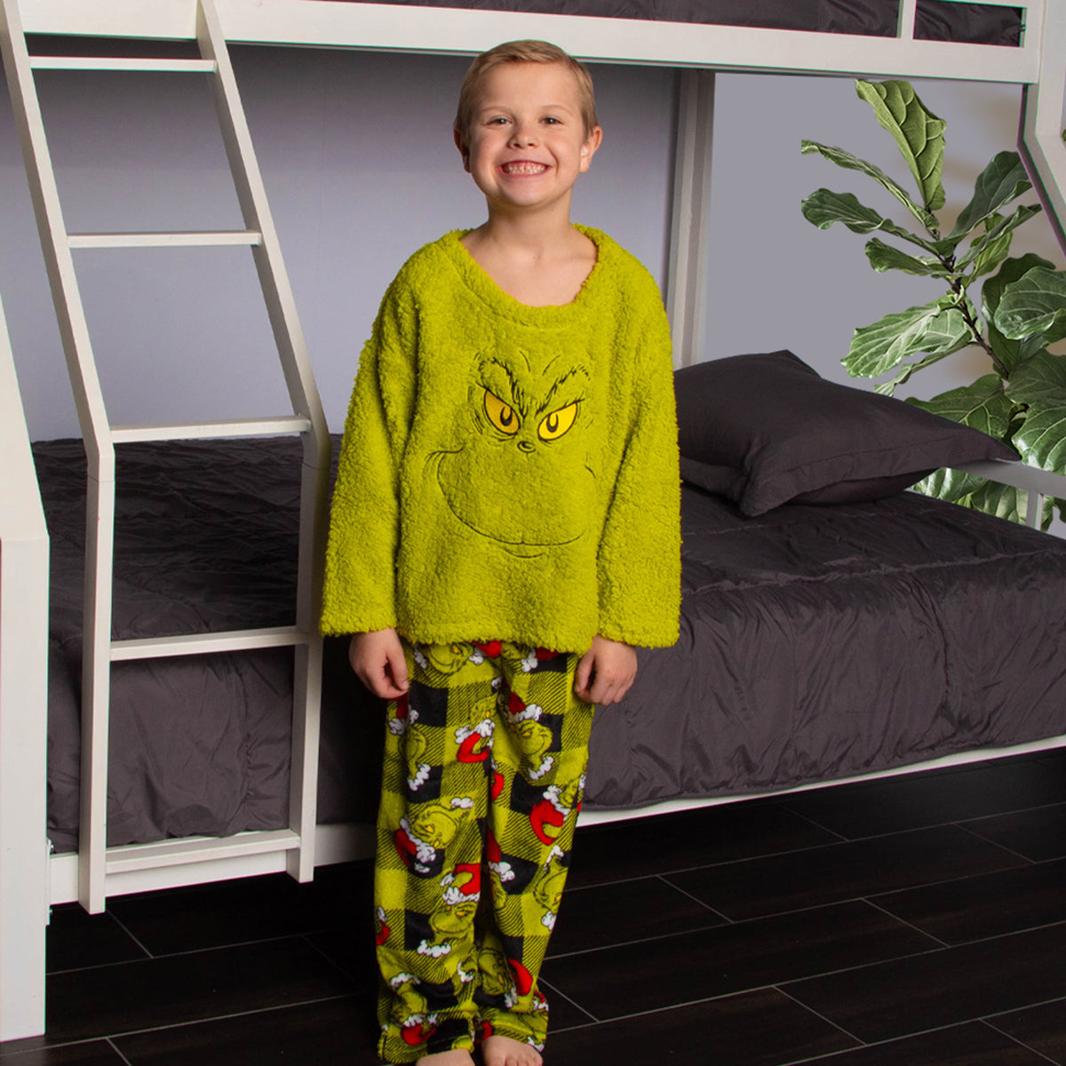 Dr. Seuss GRINCH Santa Plaid Plush Fleece Pajama Sleep Set