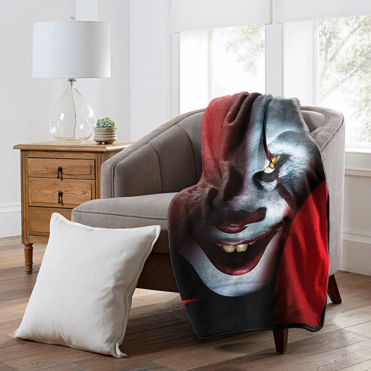 IT Chapter 2 Pennywise the Clown Super Plush Throw Blanket 46" x 60" (117cm x 152cm)