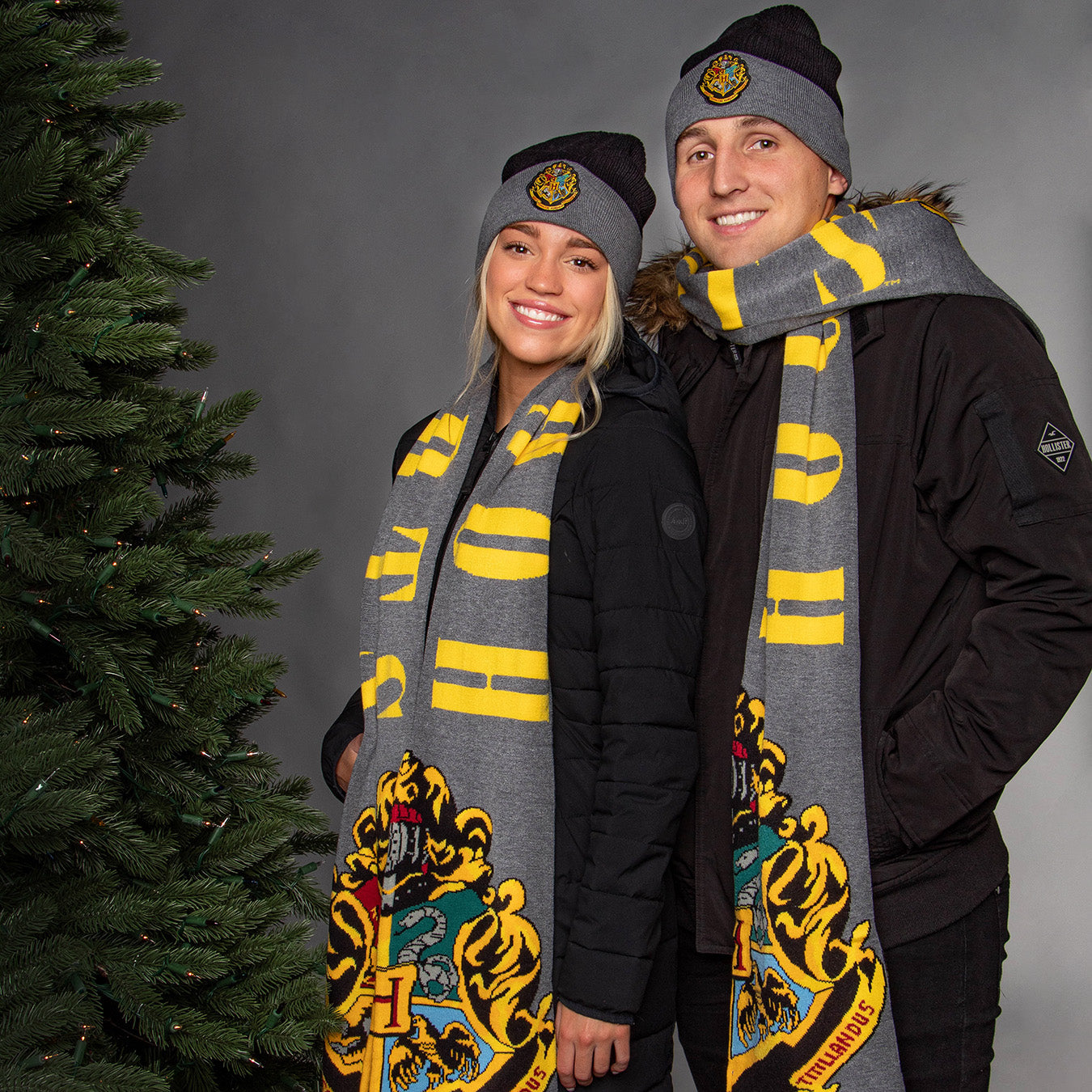 Harry Potter Wizarding World Hogwarts Crest Logo Knit Scarf & Cuff Beanie Set